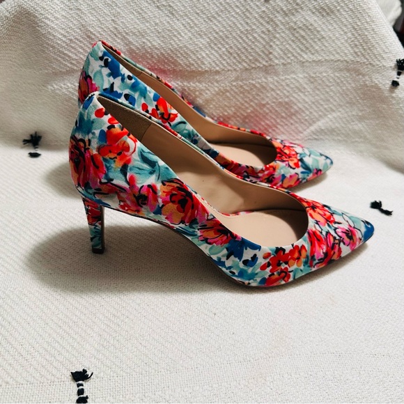 Kelly & Katie Red and Blue Floral Heels Sz 7.5 - Picture 4 of 9
